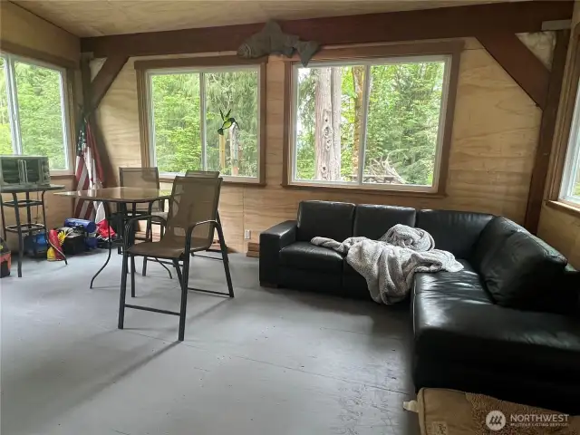 Large bonus room