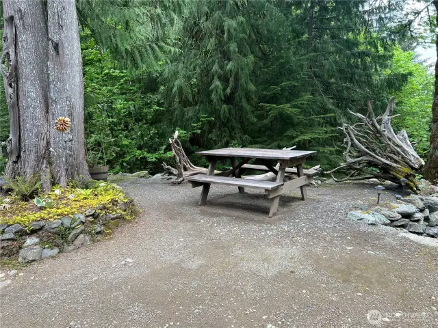 Private outdoor picnic space