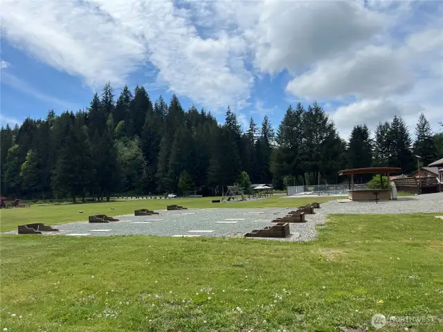 Horse shoes Playground BBQ and open space at the lake