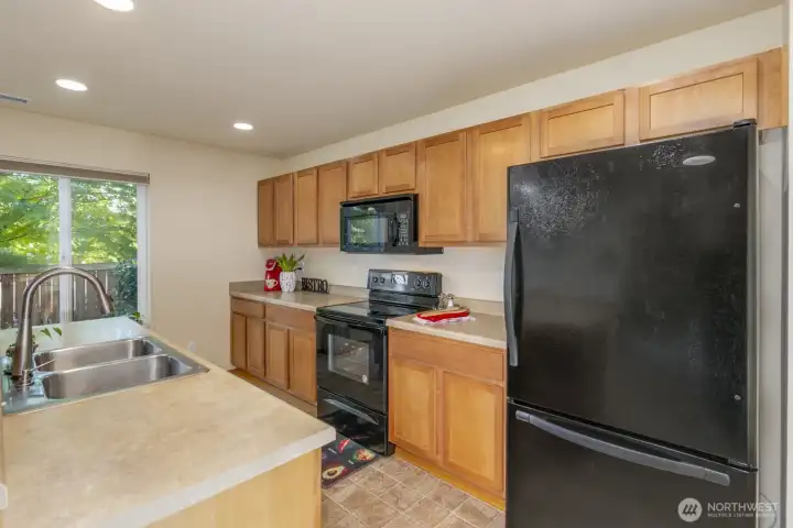 Excellent condition Whirlpool appliances all stay!
