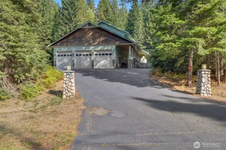 Grand entry off of 903