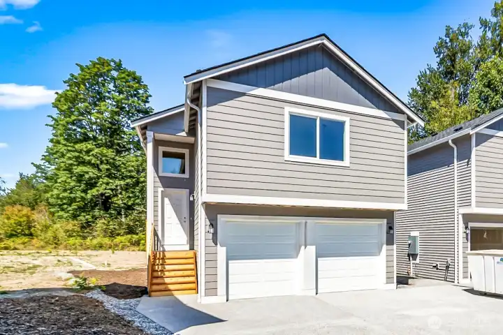 Photographs are for illustrative purposes only. Features, finishes, interior/exterior colors, landscaping and floorplan shown may vary from actual homes built.