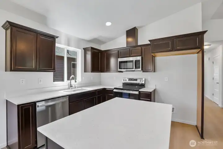 Photographs are for illustrative purposes only. Features, finishes, interior/exterior colors, landscaping and floorplan shown may vary from actual homes built.