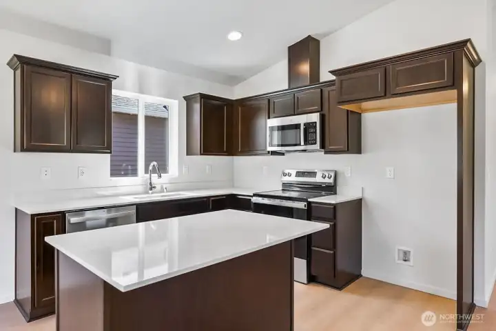 Photographs are for illustrative purposes only. Features, finishes, interior/exterior colors, landscaping and floorplan shown may vary from actual homes built.