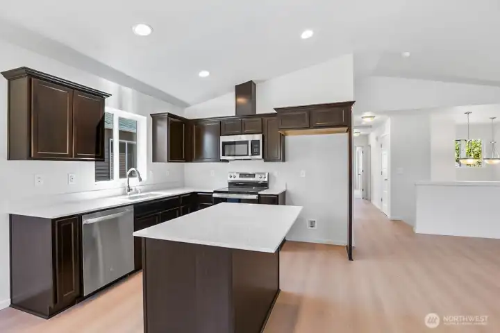 Photographs are for illustrative purposes only. Features, finishes, interior/exterior colors, landscaping and floorplan shown may vary from actual homes built.