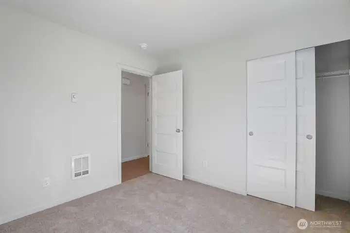 Photographs are for illustrative purposes only. Features, finishes, interior/exterior colors, landscaping and floorplan shown may vary from actual homes built.