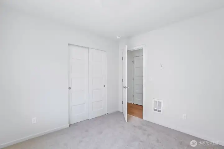 Photographs are for illustrative purposes only. Features, finishes, interior/exterior colors, landscaping and floorplan shown may vary from actual homes built.