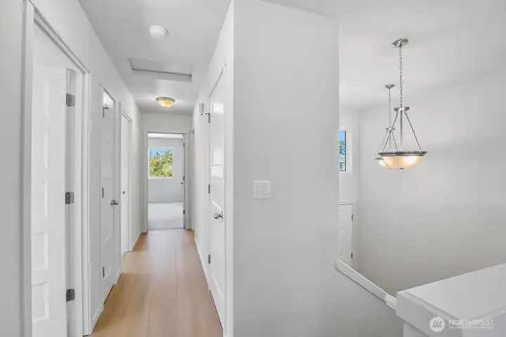 Photographs are for illustrative purposes only. Features, finishes, interior/exterior colors, landscaping and floorplan shown may vary from actual homes built.