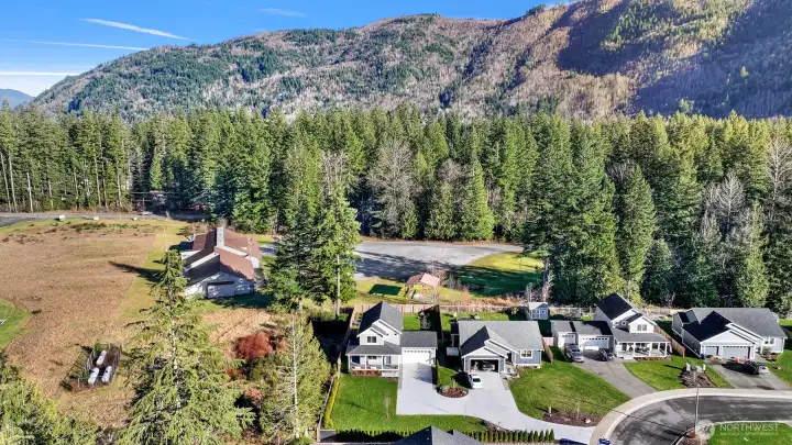 Look at those territorial mountain views!