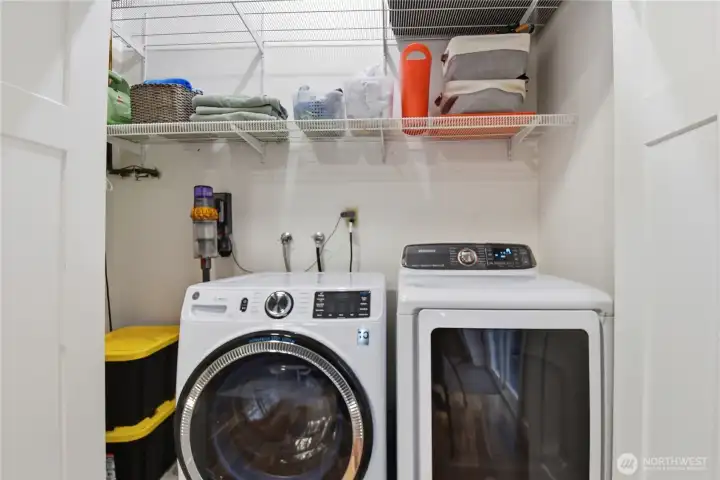 Full Laundry, appliances stay