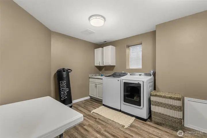 Large laundry (lower)