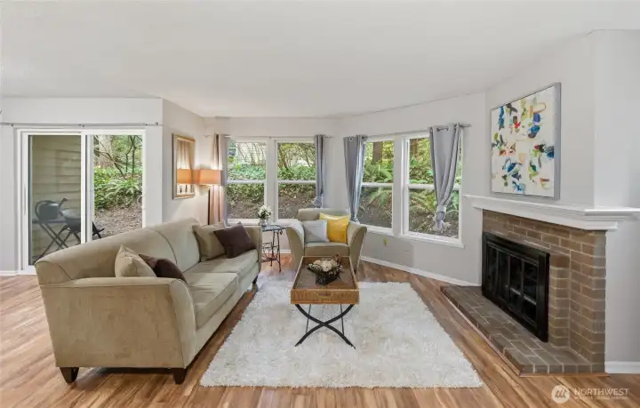 Welcome home to Forest Glade...just minutes from shopping, Microsoft and 520