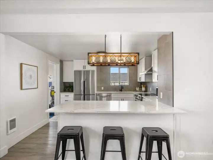 Kitchen with quartz island and bar stool seating