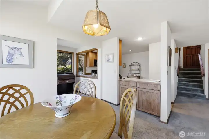 Great connection to the kitchen without seeing the mess