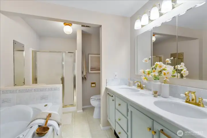 Ensuite bath features dual sink vanity, soaking tub . . .