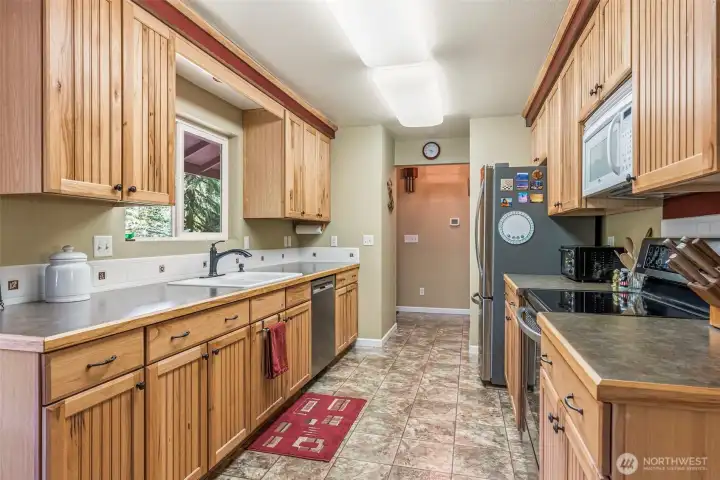 Hickory cabinets in kitchen