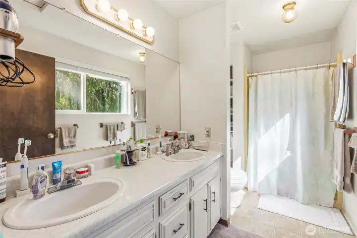 Primary 3/4 bathroom
