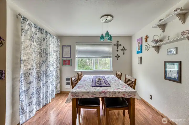 eating area off kitchen