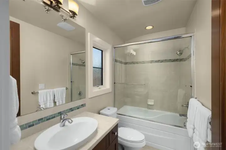 En-suite full bath