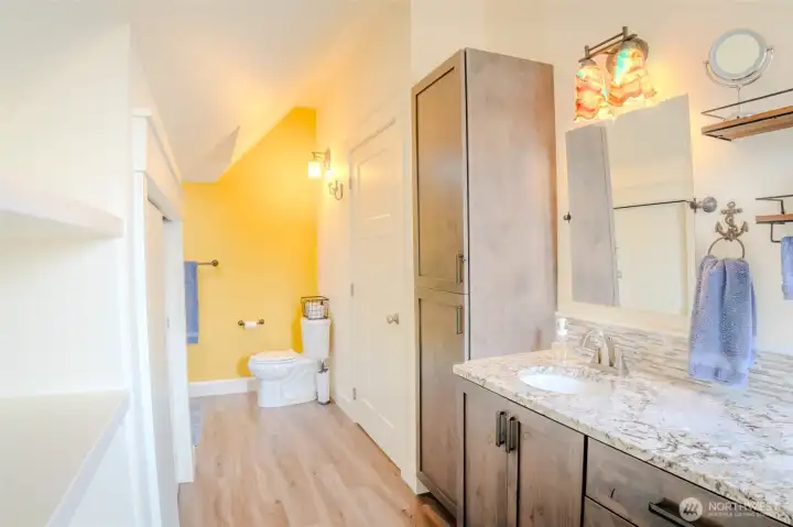 2 sink vanity in upstairs bedroom