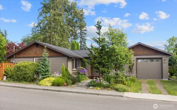 Gorgeous curb appeal with a one-car garage, a welcoming flagstone path, and mature landscaping for plenty of privacy. Gorgeous curb appeal with a one-car garage, a welcoming flagstone path, and mature landscaping for plenty of privacy.