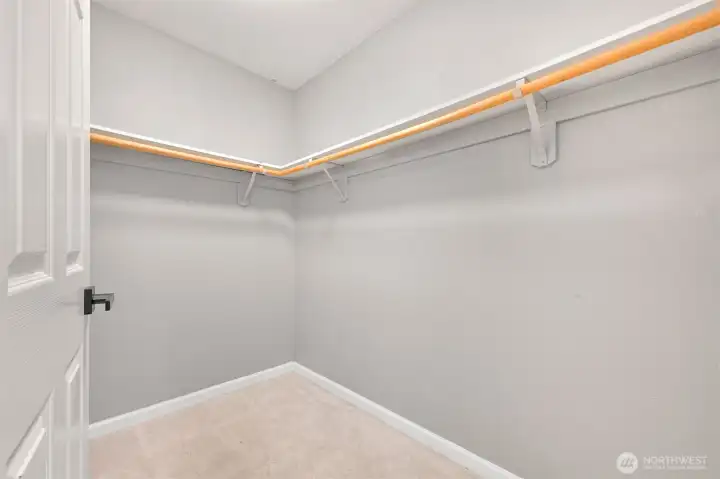 Say hello to organization! ??? This spacious primary room storage keeps your essentials perfectly in place.