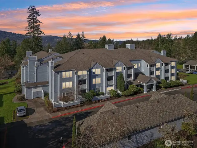 Mid-Rise building in WA Village of Providence Point