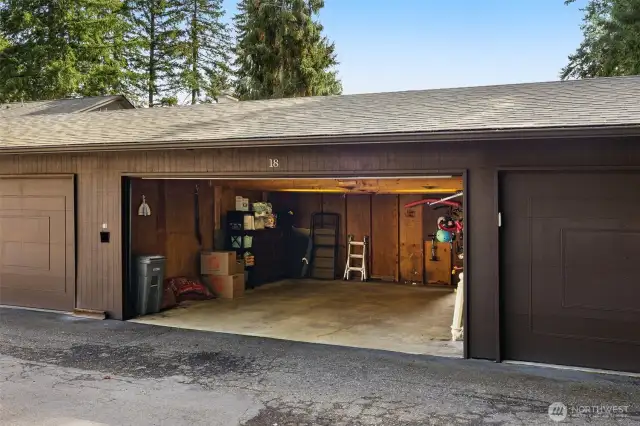 Amazing 2 car garage - this is rare to find!