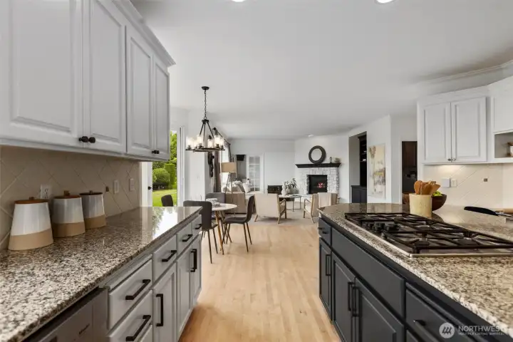 Chef's kitchen complete with gas cooktop, new fridge, new Kitchenaid microwave & high performance garbage disposal.