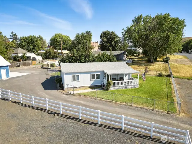 1176 SF house