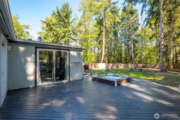 Back deck, jacuzzi, sliding glass doors