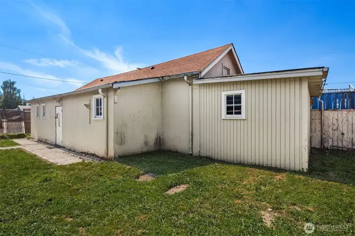 Detached shop.