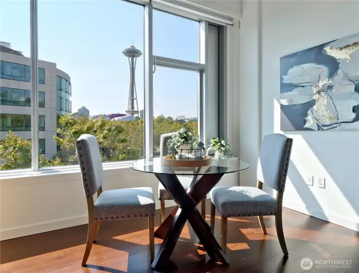 Breakfast nook in front od Space needle