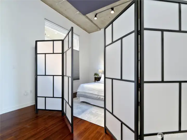 Modern  bedroom divider stays for buyer