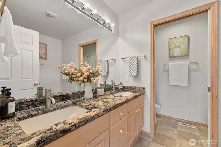 Primary en-suite, dual vanity