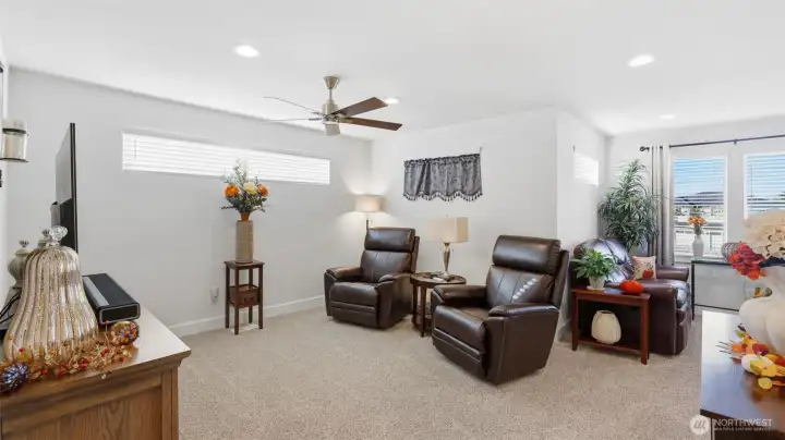 Spacious Loft Area/Rec Room Upstairs