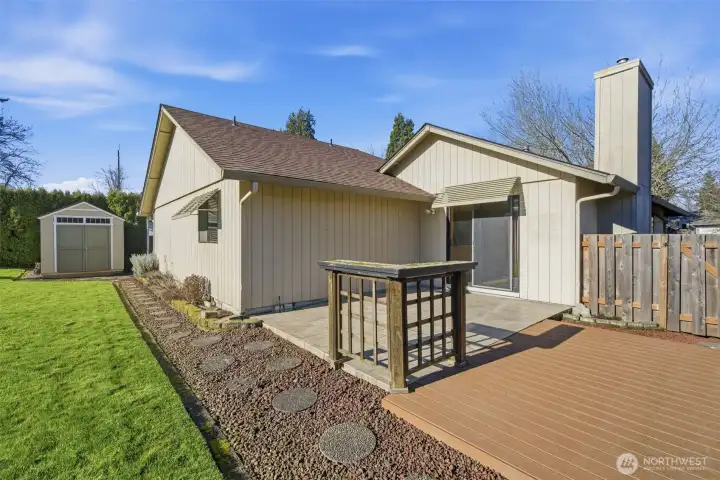 Deck & Tiled Patio off Living Room #2