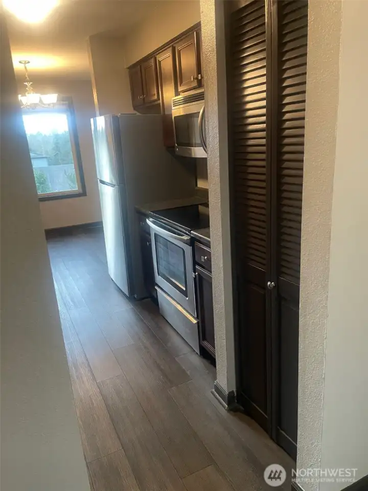 Kitchen / Stove - microwave side