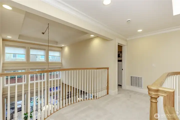 Hallway with view to the 1st floor