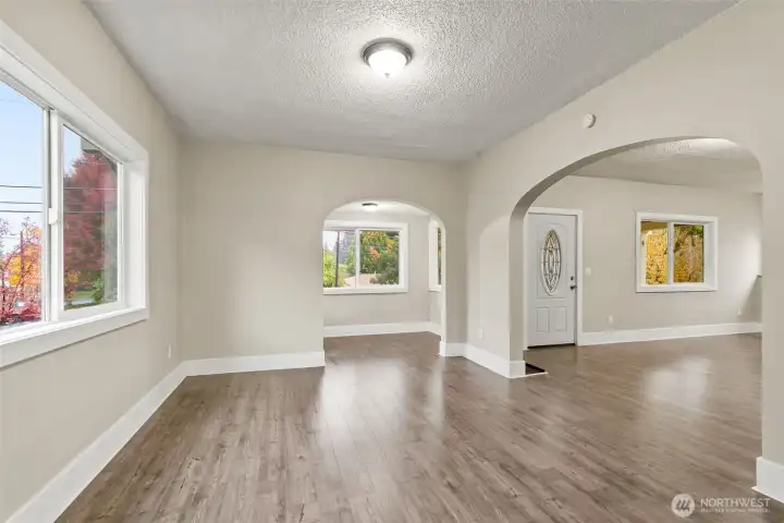 Beautiful arched entryways to main living area, off kitchen. Beautiful arched entryways to main living area, off kitchen.