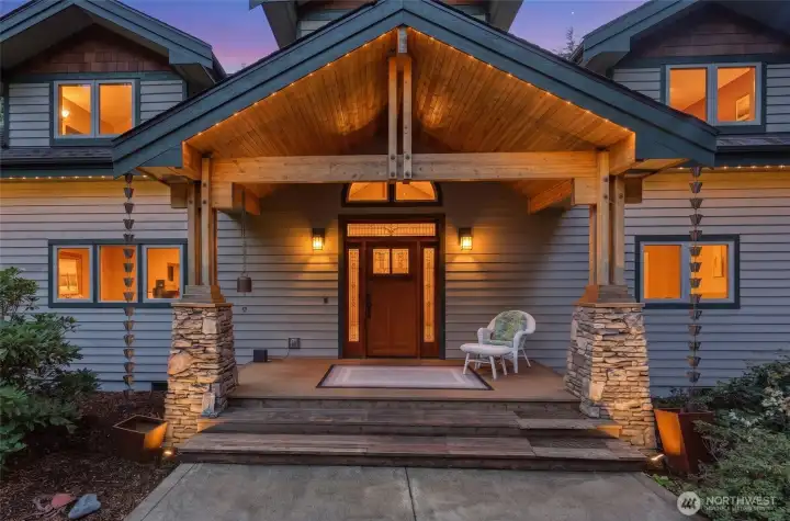 Crafstman details are seen throughout the interior and exterior, signaling quality and Northwest style.