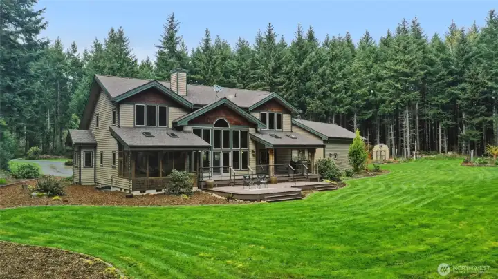 Amazing space to experience the privacy and peacefulness of rural living with the comforts of a quality home.