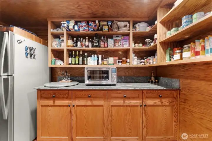 Large pantry for great organization! Large pantry for great organization!