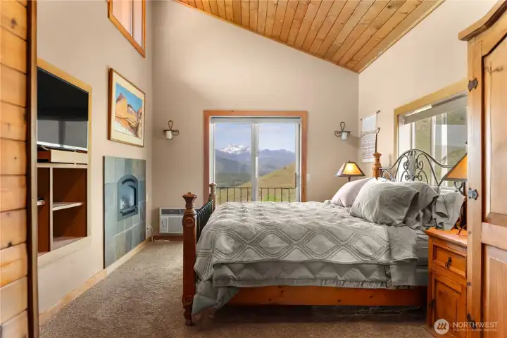 Primary bedroom. Primary bedroom.