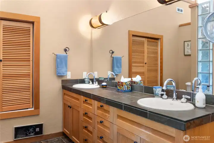 En suite bathroom off primary bedroom. En suite bathroom off primary bedroom.