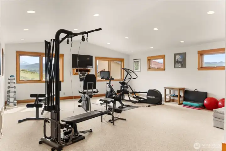 Large rec room in the apartment- could be used for art studio, living space, or office space. Large rec room in the apartment- could be used for art studio, living space, or office space.