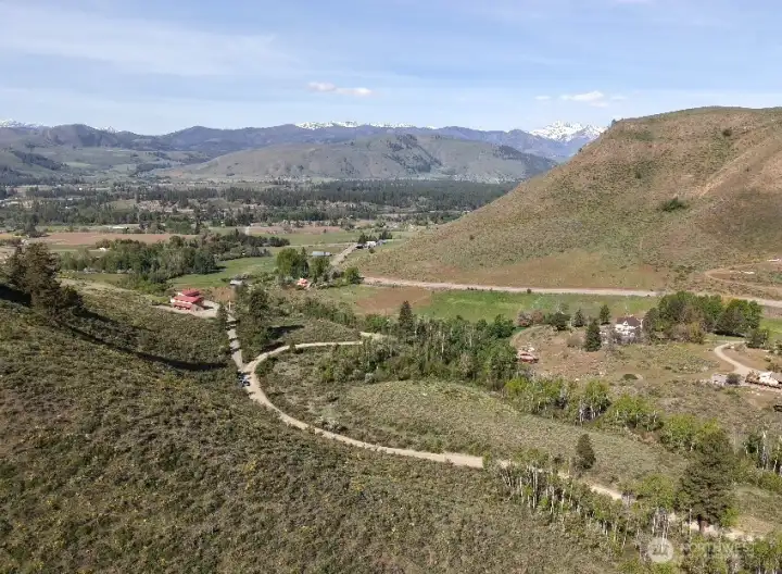 Aspen groves, mountain views and close proximity to Winthrop. Davis Lake just up the road for those fishermen out there! Aspen groves, mountain views and close proximity to Winthrop. Davis Lake just up the road for those fishermen out there!