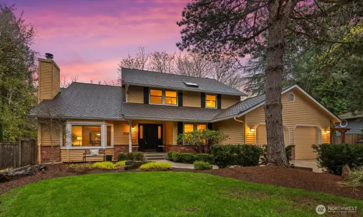 Special cul de sac home in sought after Heritage Hills
