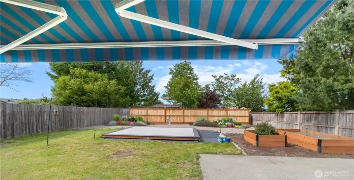 Plenty of space to garden, entertain, relax, and the mechanized awning, with heavy duty sail cloth, gives you shade on sunny days and a shelter from the rain on drizzly days.