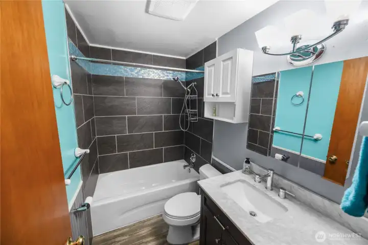 The main bath has nice amenities, and a pop of color.